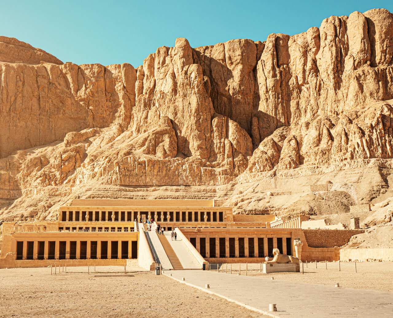 Hatschepsut-Tempel in Ägypten in der Nähe von Luxor. Eine antike Sehenswürdigkeit